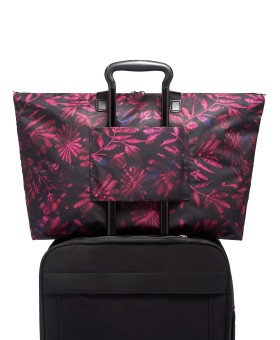 Bolsa de Ombro de Senhora Just in Case® Preta c/ Estampado Floral - Voyageur - Tumi