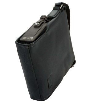 Bolsa de Tiracolo Scott em Pele Preta - Harrisson - Tumi