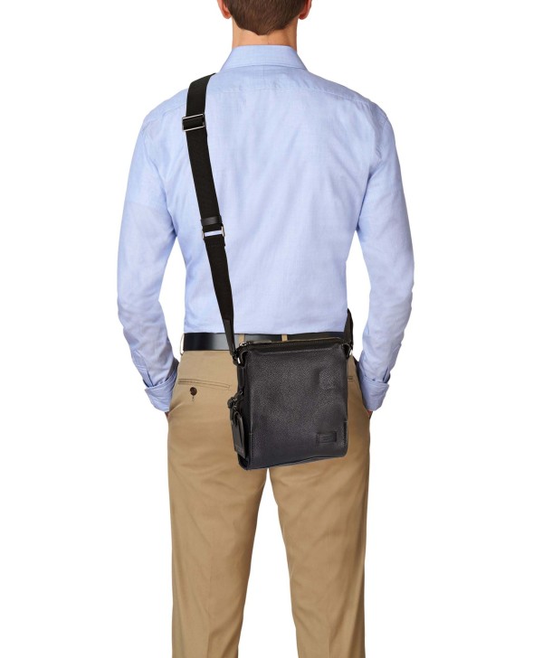 Bolsa de Tiracolo Scott em Pele Preta - Harrisson - Tumi
