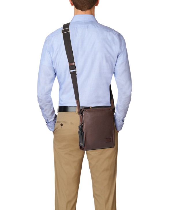 Bolsa de Tiracolo Scott em Pele Castanha - Harrisson - Tumi